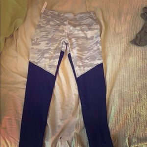 Cheri fit camo leggings
